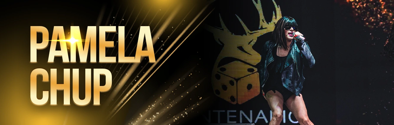 Banner promocional de Pamela Chup en Casino Centenario, mostrando a la artista en el escenario con micrófono en mano.